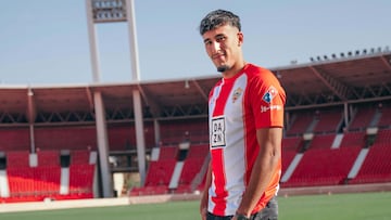 Rachad amplía su contrato con el Almería hasta 2028