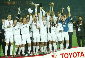 El Real Madrid se enfrenta al Club Olimpia (Paraguay) en la final de la Copa Intercontinental de 2002. El marcador quedó 2-0 para los blancos. en el estadio Internacional de Yokohama.