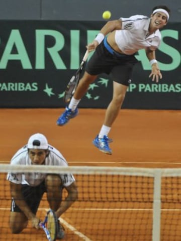 Nicolás y Giovanni Lapentti. El primero de estos hermanos ecuatorianos alcanzó a ser sexto del ránking ATP. Junto a Giovanni llevaron a su país al grupo mundial de la Copa Davis. 