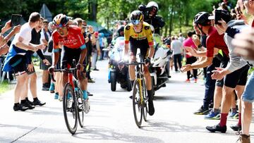 LAVARONE, ITALY - MAY 25: (L-R) Santiago Buitrago Sanchez of Colombia and Team Bahrain Victorious and Santiago Buitrago Sanchez of Colombia and Team Bahrain Victorious compete in the breakaway during the 105th Giro d'Italia 2022, Stage 17 a 168 km stage from Ponte di Legno to Lavarone 1161m / #Giro / #WorldTour / on May 25, 2022 in Lavarone, Italy. (Photo by Michael Steele/Getty Images)
