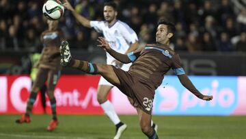 Porto&#039;s Spanish forward Alberto Bueno controls the ball during the Portuguese Cup football match CD Feirense vs FC Porto at Marcolino de Castro stadium in Santa Maria da Feira on December 16, 2015. AFP PHOTO/ CATARINA MORAIS