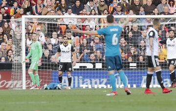 Montoya en el penalti a Benzema.