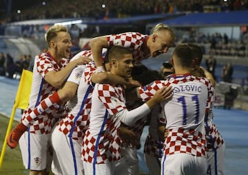 Croatia celebrate tonking Greece