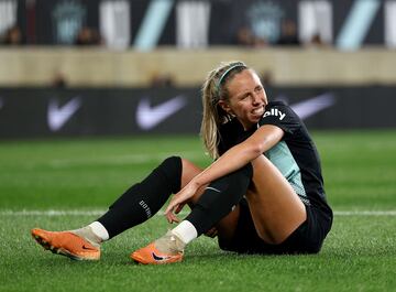 HARRISON, NEW JERSEY - MARCH 15: Maitane Lopez #77 of the NJ/NY Gotham FC is injured during the second half of the 2024 NWSL Challenge Cup at Red Bull Arena on March 15, 2024 in Harrison, New Jersey. The San Diego Wave FC defeated the NY/NJ Gotham FC 1-0 to win the NWSL Challenge Cup.   Elsa/Getty Images/AFP (Photo by ELSA / GETTY IMAGES NORTH AMERICA / Getty Images via AFP)