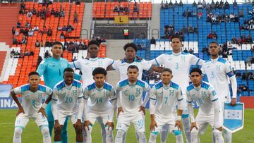 AMDEP1554. MENDOZA (ARGENTINA), 22/05/2023.- Jugadores de Honduras posan hoy, en un partido del grupo F de la Copa Mundial de Fútbol sub-20 entre Gambia y Honduras en el estadio Malvinas Argentinas en Mendoza (Argentina). EFE/ Marcelo Ruiz
