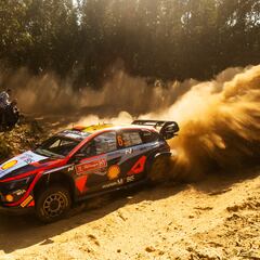 Dani Sordo le echa un pulso a Kalle Rovanpera