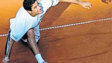 <b>SORPRESA. </b> Nicolás Almagro eliminó al campeón, Robredo.