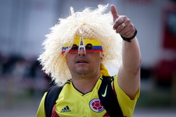 Los hinchas colombianos entregan toda su alegría en forma de apoyo a la Selección Colombia a las afueras del estadio de Sao Paulo, el gigante de Morumbí.