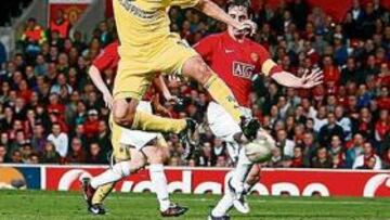 <b>AHÍ ESTUVO. </b>El Villarreal se pudo adelantar en el marcador en Old Trafford tras el gran remate del Guille Franco con el tacón que se estrelló finalmente en el palo.