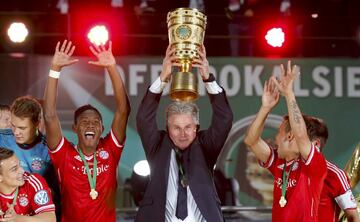 La final en el estadio Olímpico de Berlín enfrentó al Bayern de Múnich y el VfB Stuttgart. El gigante de Baviera venció por 3-2 gracias a los goles de Müller y Mario Gómez (x2). 