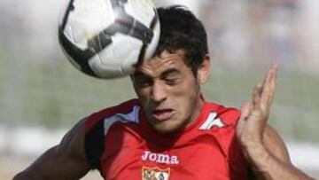 El delantero argentino del Sevilla, Lautaro Acosta, compareció hoy ante los medios de comunicación y aseguró, al respecto de sus objetivos personales para la temporada venidera, que espera poder "demostrar, de una vez por todas" su fichaje por el club de Nervión el pasado año, campaña en la que una lesión en el tobillo le impidió jugar con regularidad