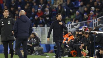 Bordalás durante el partido de LaLiga EA Sports contra el Espanyol.