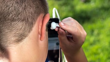 Cómo usar bien los auriculares y no quedarte sordo