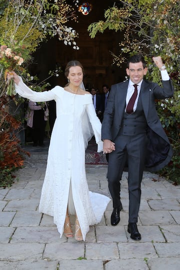 Carlos Ezpeleta y Lidia Ac¨ªn salen de la Catedral de Jerez tras darse el "S¨ª quiero" a 19 de Noviembre de 2022 en Jerez de la Frontera.