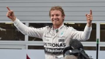 Nico Rosberg celebra su triunfo en Austria.