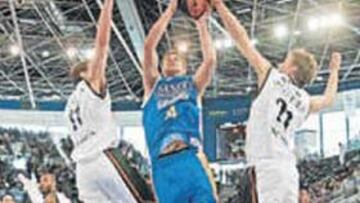 <b>CON CASTA. </b>El Estu remontó y se ganó el aplauso de la afición.