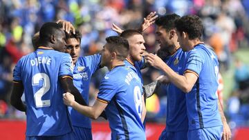Los jugadores del Getafe celebrando el gol 2-1 de Molina.