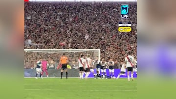 El colombiano brilló con un doblete en la victoria de River Plate anotando un golazo de tiro libre que demostró su calidad intacta.