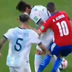 ¡Un penal de infantiles! Martínez Quarta se llevó puesto a Almirón