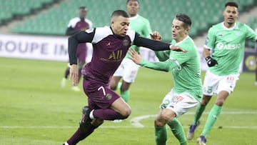 Kylian Mbappe of PSG, Romain Hamouma of Saint-Etienne during the French championship Ligue 1 football match between AS Saint-Etienne (ASSE) and Paris Saint-Germain (PSG) on January 6, 2021 at stade Geoffroy Guichard in Saint-Etienne, France - Photo Jean C