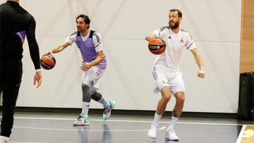 Sergi Llull y Sergio Rodríguez, en un entrenamiento en Valdebebas con los balones de la Euroliga.