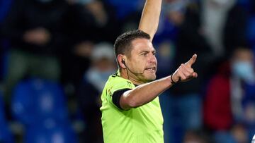 Colegiado de Primera división Figueroa Vázquez en una imagen de un partido.