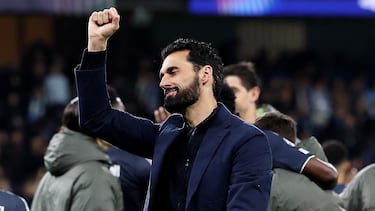 MANCHESTER (United Kingdom), 17/03/2026.- Real Madrid head coach Alvaro Arbeloa celebrates towards fans after the UEFA Champions League Round of 16 2nd leg match between Manchester City and Real Madrid in Manchester, Great Britain, 17 March 2026. (Liga de Campeones, Gran Bretaña, Reino Unido) EFE/EPA/ADAM VAUGHAN