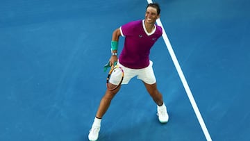 El tenista espa&ntilde;ol Rafa Nadal celebra su victoria ante Denis Shapovalov en su partido de cuartos de final del Open de Australia 2022.