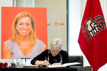 Al igual que otros compañeros de profesión, Concha Velasco también se posicionó políticamente y apoyó a José Luis Rodríguez Zapatero. Ella estuvo en el nacimiento de la plataforma PAZ, Plataforma de Apoyo a Zapatero.