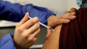 FILE PHOTO: A medical worker administers a dose of the "Comirnaty" Pfizer-BioNTech COVID-19 vaccine in a vaccination center in Paris as part of the coronavirus disease (COVID-19) vaccination campaign in France, May 12, 2021. REUTERS/Gonzalo Fuentes//File Photo