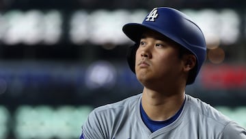 PHOENIX, ARIZONA - AUGUST 31: Shohei Ohtani #17 of the Los Angeles Dodgers stands on deck during the first inning of the MLB game against the Arizona Diamondbacks at Chase Field on August 31, 2024 in Phoenix, Arizona. The Dodgers defeated the Diamondbacks 8-6. Christian Petersen/Getty Images/AFP (Photo by Christian Petersen / GETTY IMAGES NORTH AMERICA / Getty Images via AFP)
