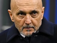 Juventus' Italian coach Luciano Spalletti arrives for the Italian Serie A football match between Inter Milan and Juventus at the San Siro Stadium in Milan, on February 14, 2026. (Photo by Piero CRUCIATTI / AFP)