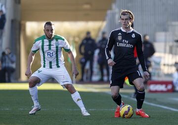 El prestigioso diseñador japonés Yohji Yamamoto diseñó la tercera camiseta madridista de la temporada 2014-2015. Era de color negro y tenía una figura de dragón que recorría todo el pecho. Fue considerada una de las camisetas más bonitas y originales del momento. La figura del dragón venía a simbolizar la grandeza del club. Años después, en 2020, el cantante Pharrel Williams diseñó un modelo similar para el calentamiento previo de los blancos en la Camp Nou, donde ganaron los blancos (1-3).