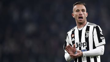 ALLIANZ STADIUM, TURIN, ITALY - 2021/12/21: Arthur Melo of Juventus FC gestures during the Serie A football match between Juventus FC and Cagliari Calcio. Juventus FC won 2-0 Cagliari Calcio. (Photo by Nicolò Campo/LightRocket via Getty Image