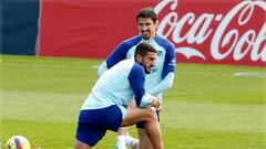 Savic y Koke, en una sesión del Atlético. Faltó en el Camp Nou, derrota del Atlético.