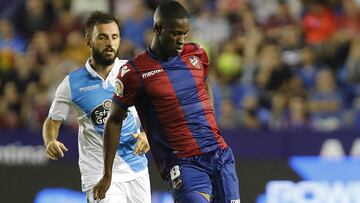 Jefferson Lerma en un lance del partido ante el Deportivo de La Coruña disputado en el Ciutat de València esta temporada.