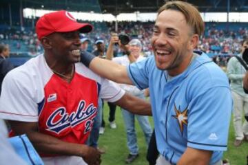 El deporte también ha servido para subsanar roces diplomáticos. En marzo de 2016, Barak Obama como Presidente de los Estados Unidos visitó La Habana, Cuba. Fue el primer presidente estadounidense que visitaba la isla después de la revolución de Fidel Castro. El reencuentro se selló con un juego de béisbol entre la selección de Cuba y las Rayas de Tampa Bay, encuentro en el que también estuvo presente Raúl Castro.