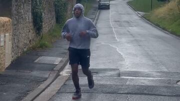 Jules Koundé, ejercitándose.