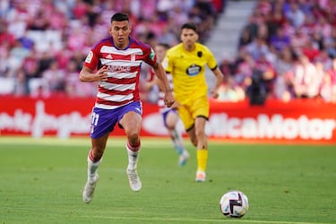 Uzuni está acostumbrado a aparecer por los onces de la jornada gracias a sus goles. Sin embargo, en esta ocasión el máximo artillero de Segunda lo hace por su bella asistencia en el tanto de Puertas, en el que se codeó con Alberto Rodríguez (al que le ganó en carrera) antes de asistir al centrocampista.