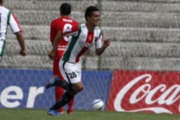 Después de alternar con Pablo Guede, Felipe Campos se afirmó en la titularidad de Palestino con Nicolás Córdova.