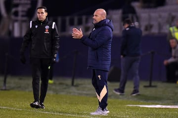 Paco López en el área técnica del Estadio de la Victoria en el encuentro de Copa del Rey frente al Real Jaén. Foto: Cádiz CF.