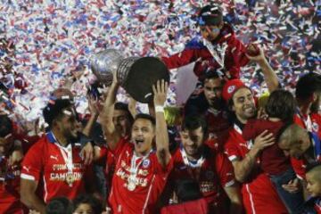 Chile se proclama campeón de la Copa América por primera vez en su historia. Le gana la final a Argentina.