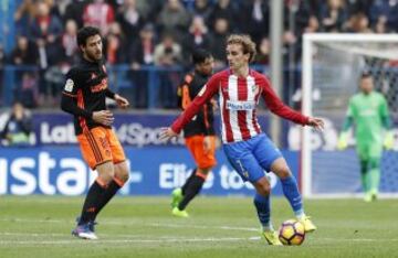 Griezmann con el balón. 