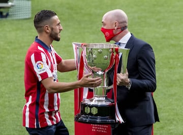 El Atlético de Madrid recibió en su estadio, el Wanda Metropolitano, la copa del campeón de LaLiga Santander 2020-21, obtenida en la última jornada tras  ganar por 1-2 al Valladolid.
