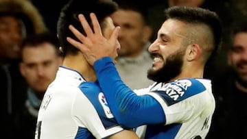 Wu Lei y Vargas, en un Barcelona-Espanyol.