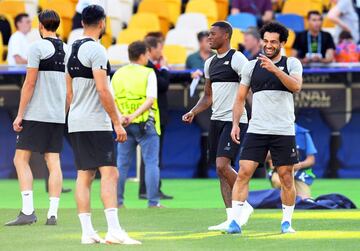 El Liverpool entrena en el Olímpico de Kiev