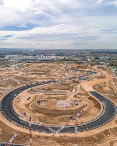 Su nombre es ya toda una declaración de intenciones, ‘LA MONUMENTAL’ por su forma semicircular como la de una plaza de toros y por su complejidad. 
