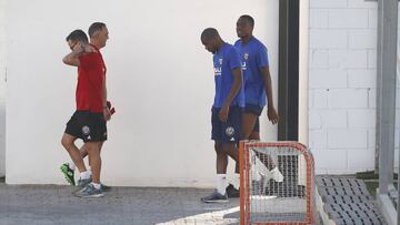 Los futbolistas del Valencia que fueron titulares ante el Young Boys ayer realizaron ejercicios de recuperaci&oacute;n.