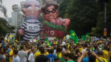 Miles de brasileños protestan en las calles de Sao Paulo en contra del expresidente Lula y la actual mandatario Dilma Rousseff.