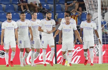 Los jugadores del Real Madrid celebran el 0-1 de Bale. 

